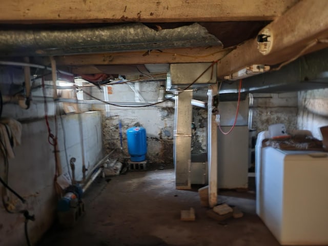 4680 E Kent Rd, Freeland, MI 48623 - unfinished below grade area featuring a water pressure tank