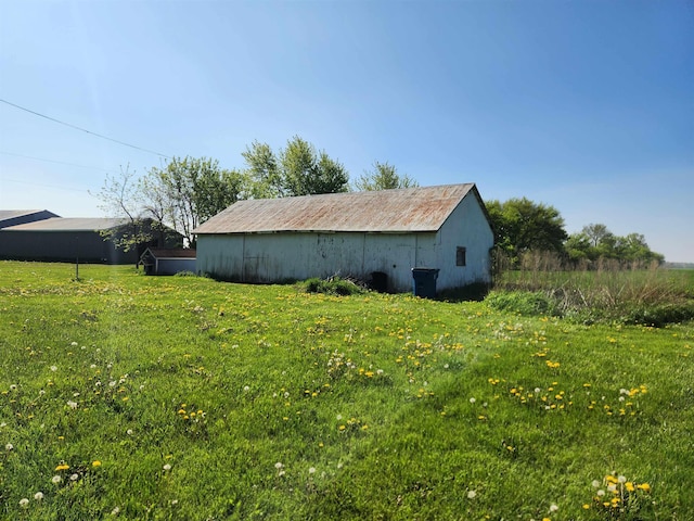 4680 E Kent Rd, Freeland, MI 48623 - view of side of property featuring a pole building, an outbuilding, and a yard