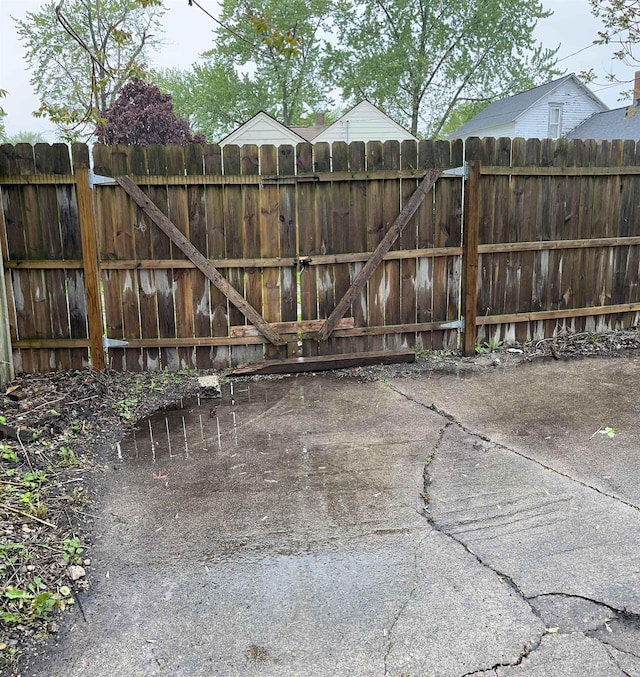 1106 Marsac St, Bay City, MI 48708 - view of patio / terrace with a gate