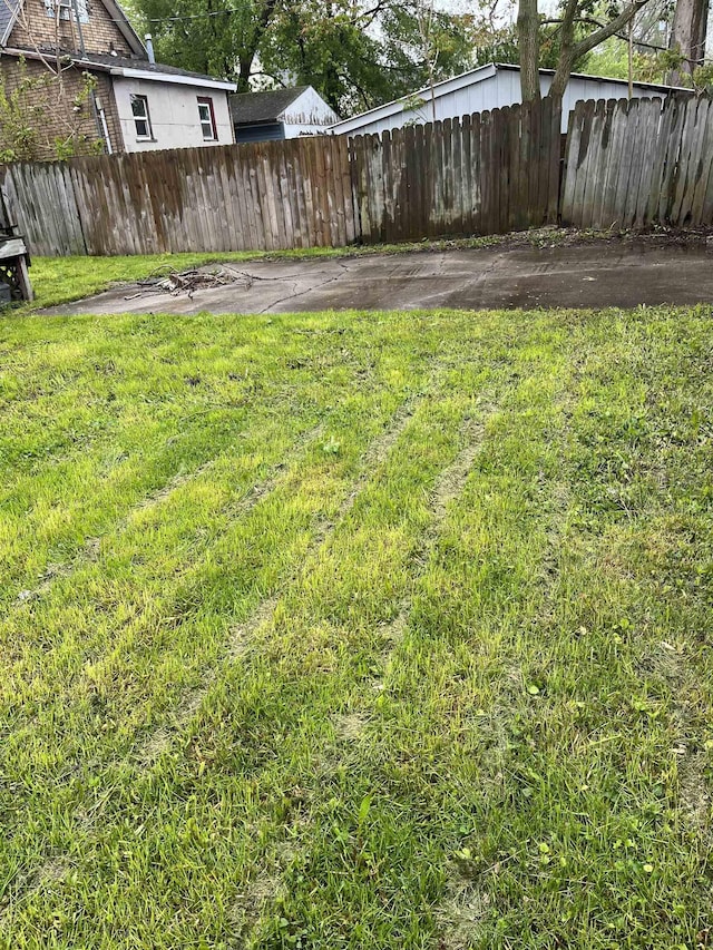 1106 Marsac St, Bay City, MI 48708 - view of yard