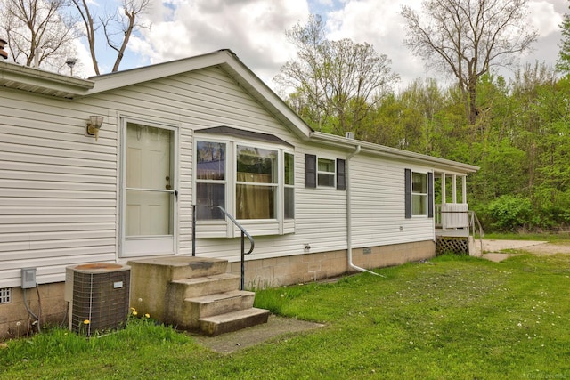 3909 Higgins Rd, Vassar, MI 48768 - view of home's exterior with cooling unit, a yard, and crawl space