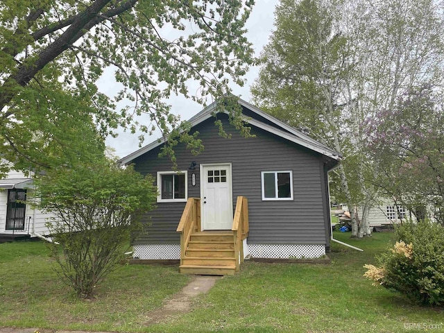 317 Lane Ave, Iron Mountain, MI 49802 - view of front facade with a front lawn