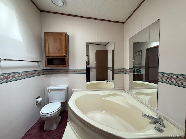 20 Kenneally Blvd St, Gladstone, MI 49837 - bathroom featuring crown molding, toilet, and a textured ceiling