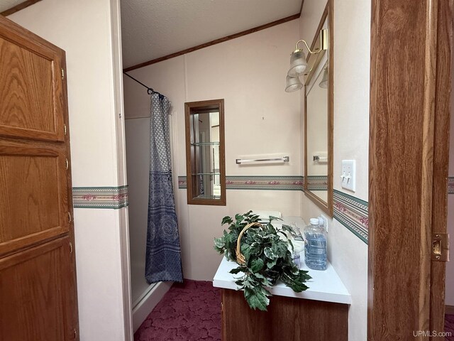 20 Kenneally Blvd St, Gladstone, MI 49837 - hallway with ornamental molding