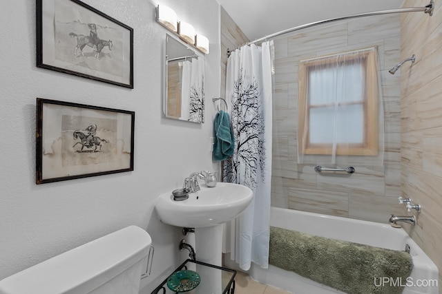 3172 Harry Patterson Dr, Phelps, WI 54554 - full bath featuring shower / tub combo and toilet