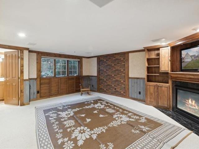 5631 W Spring Knoll Dr, Bay City, MI 48706 - living room with a glass covered fireplace, carpet floors, and ornamental molding
