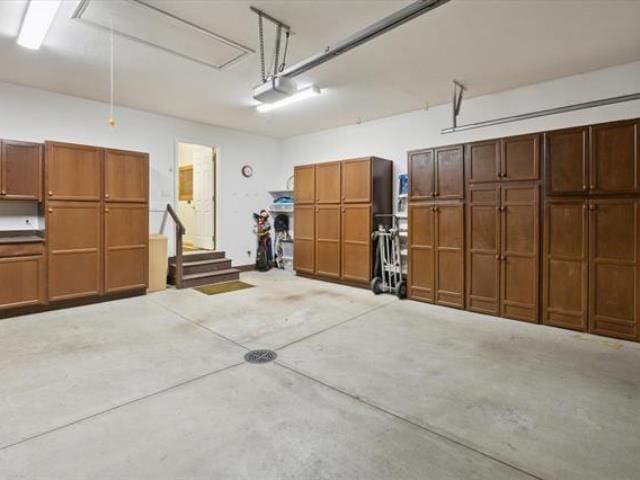 5631 W Spring Knoll Dr, Bay City, MI 48706 - garage with a garage door opener