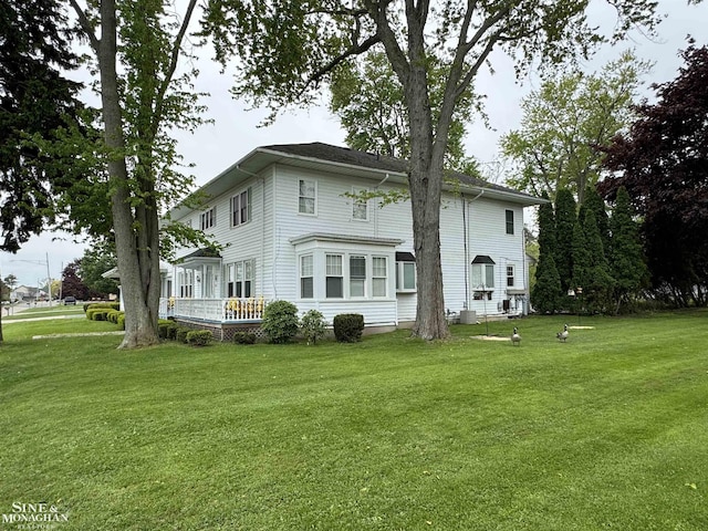 2740 River Rd, Marysville, MI 48040 - back of house with a yard