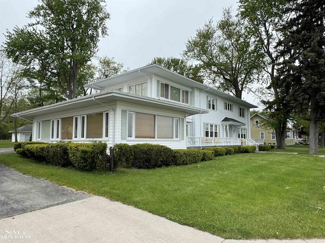 2740 River Rd, Marysville, MI 48040 - view of front of property featuring a front yard