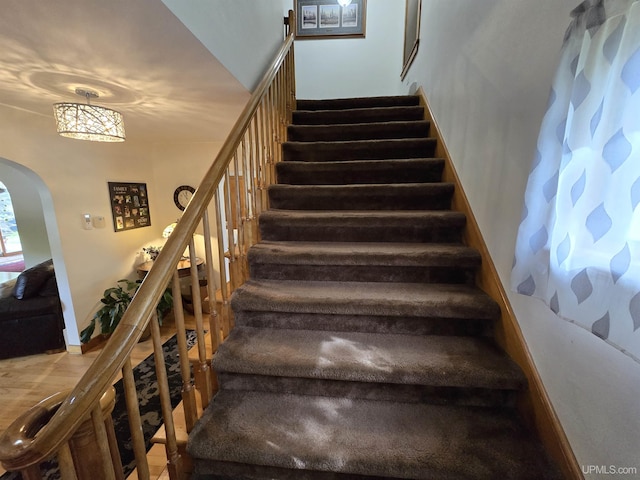 817 W Water St, Hancock, MI 49930 - stairway featuring arched walkways
