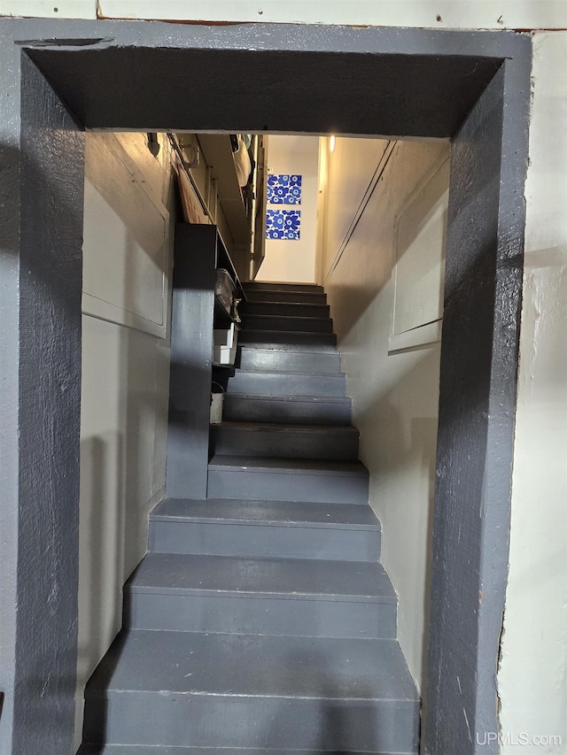 817 W Water St, Hancock, MI 49930 - view of staircase
