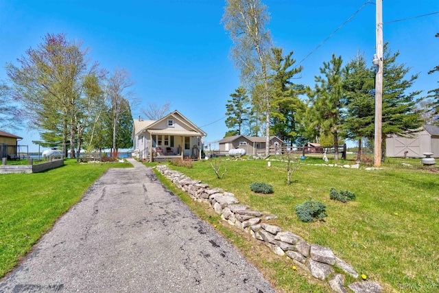 546N W Gulliver Lake Rd, Gulliver, MI 49840 - view of front of house with covered porch and a front lawn