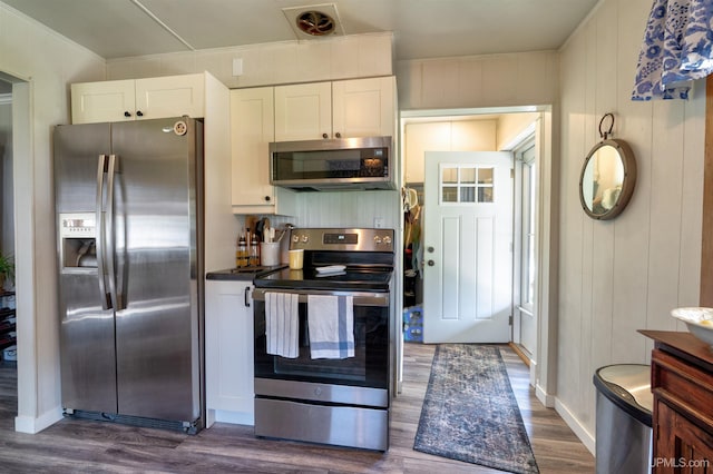 546N W Gulliver Lake Rd, Gulliver, MI 49840 - kitchen with stainless steel appliances, dark wood-style flooring, white cabinetry, and dark countertops