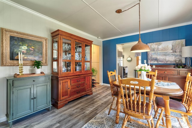 546N W Gulliver Lake Rd, Gulliver, MI 49840 - dining space with wood finished floors, crown molding, and baseboards