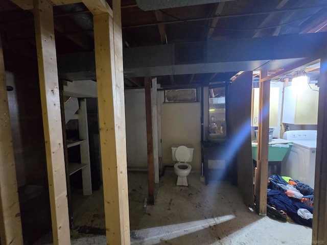 711 Moore St, Owosso, MI 48867 - unfinished below grade area featuring washing machine and clothes dryer