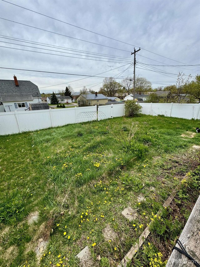 584 Elliott Ave, Ishpeming, MI 49849 - view of yard