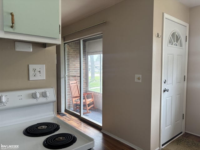 8401 18 Mile Rd Unit 154, Sterling Heights, MI 48313 - kitchen featuring white range with electric cooktop, wood finished floors, and baseboards