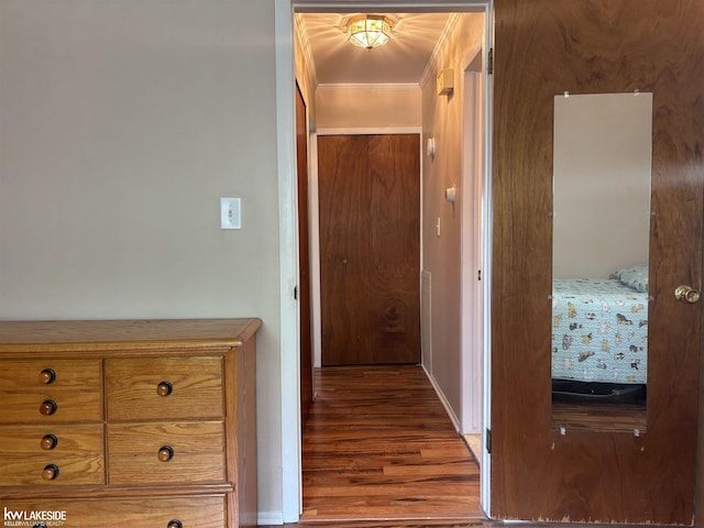 8401 18 Mile Rd Unit 154, Sterling Heights, MI 48313 - hall with wood finished floors, crown molding, and baseboards