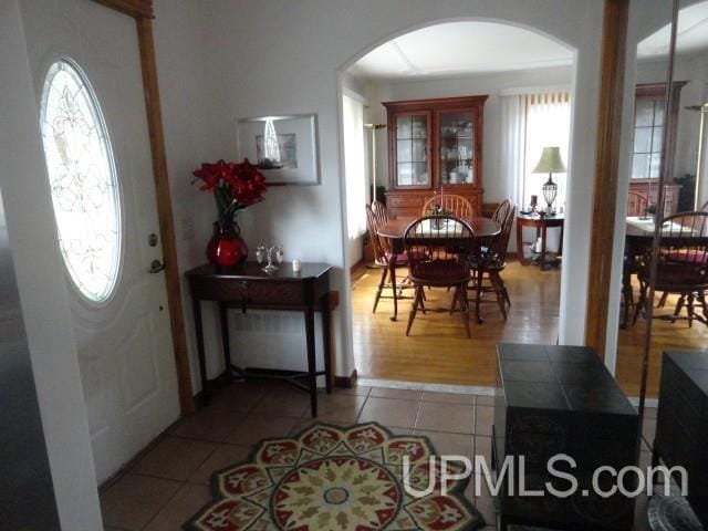 201 E Jewell St, Munising, MI 49862 - tiled foyer entrance with arched walkways