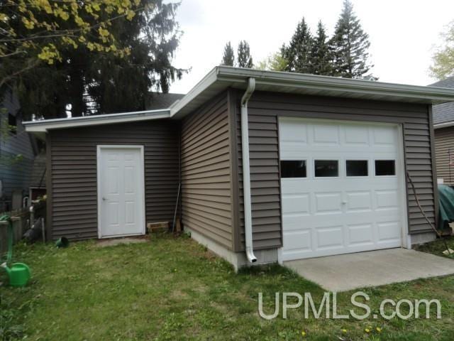 201 E Jewell St, Munising, MI 49862 - view of garage