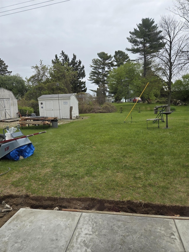 2450 N Lakeshore Rd, Carsonville, MI 48419 - view of green lawn