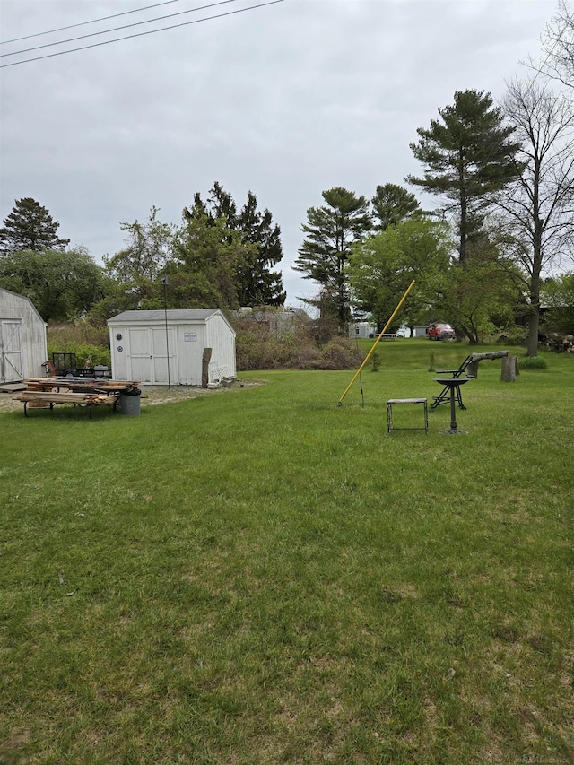 2450 N Lakeshore Rd, Carsonville, MI 48419 - view of green lawn