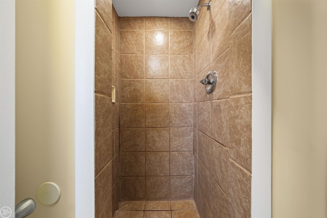 8878 Arlington Rd, White Lake, MI 48386 - full bathroom featuring a tile shower