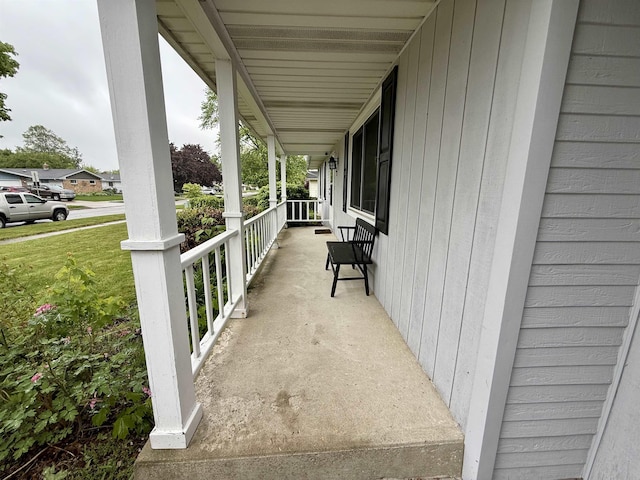 2222 Compton St, Saginaw, MI 48602 - view of porch