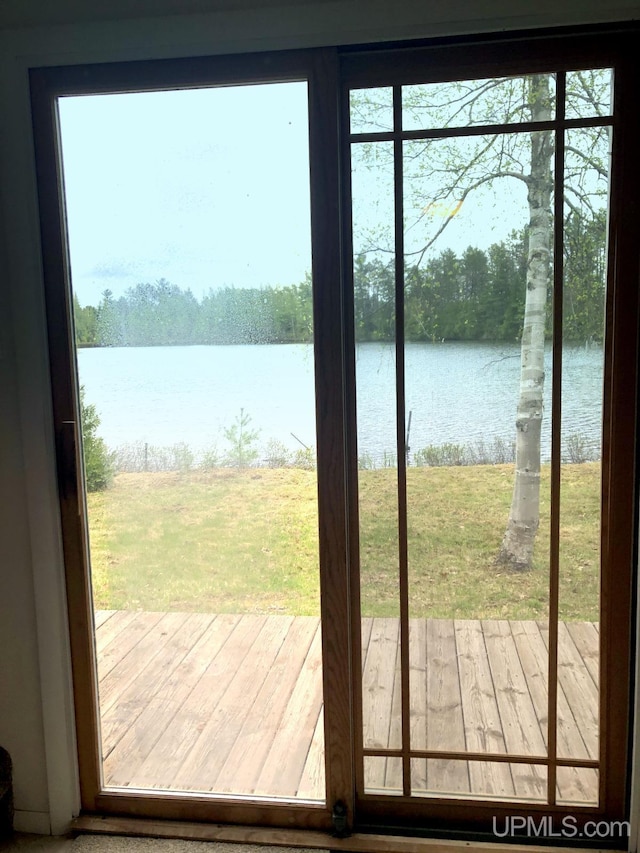 510 S Mackinac Ln, Gwinn, MI 49841 - entryway featuring a water view