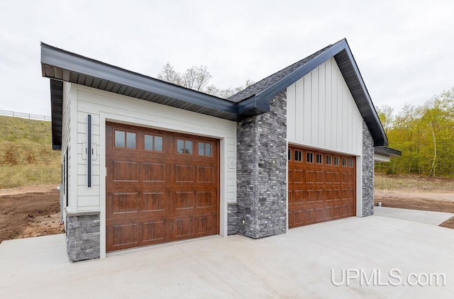 1026 Red Oak Ln, Houghton, MI 49931 - view of garage