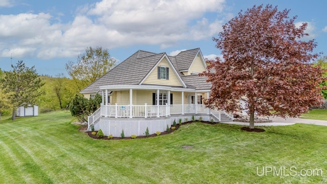 1128 E E St, Iron Mountain, MI 49801 - country-style home featuring a porch and a front yard