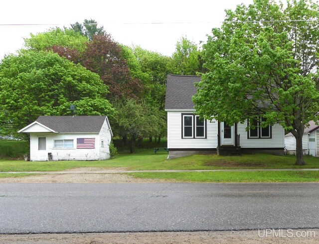 22019 E Everett Ave, Grand Marais, MI 49839 - view of front facade with entry steps, a front yard, and roof with shingles