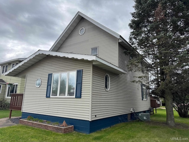 809 W A St, Iron Mountain, MI 49801 - view of side of home featuring a yard and cooling unit