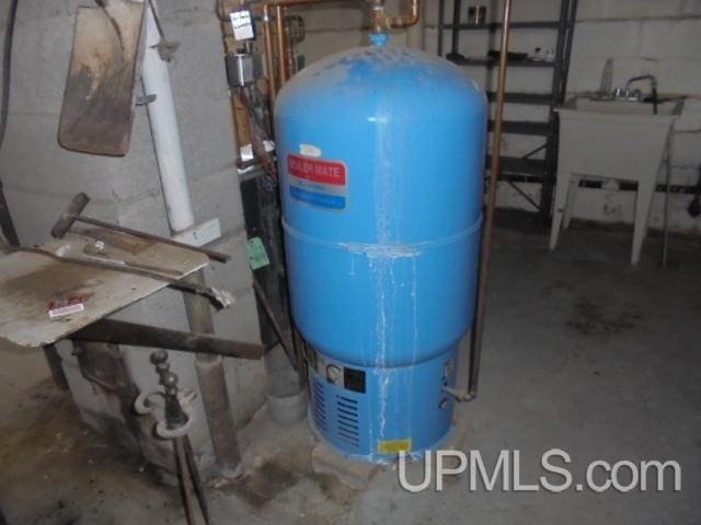 605 W 5th St, Rockland, MI 49960 - utility room with a sink