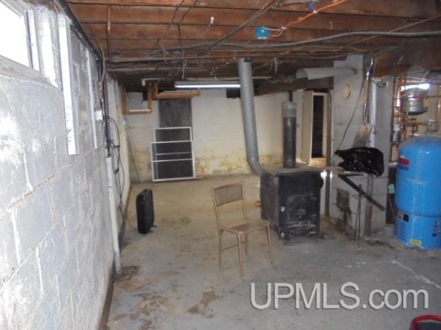 605 W 5th St, Rockland, MI 49960 - basement with a water pressure tank