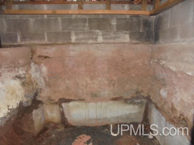605 W 5th St, Rockland, MI 49960 - detailed view of concrete block wall