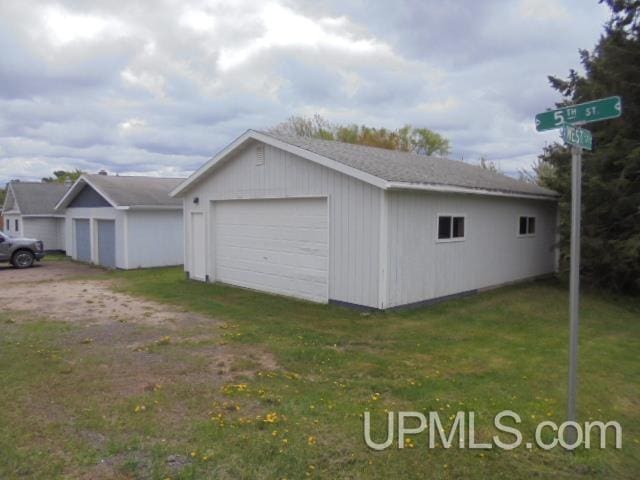 605 W 5th St, Rockland, MI 49960 - view of detached garage