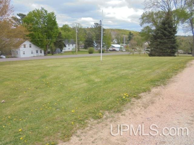 605 W 5th St, Rockland, MI 49960 - view of green lawn