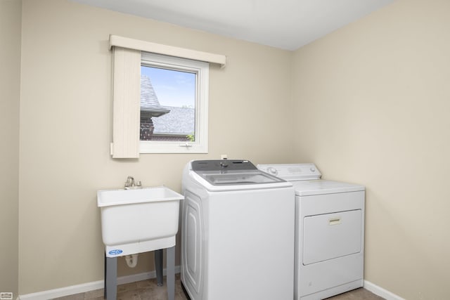 51461 Silver Bell Dr, Macomb Twp, MI 48042 - laundry room featuring washing machine and clothes dryer and baseboards