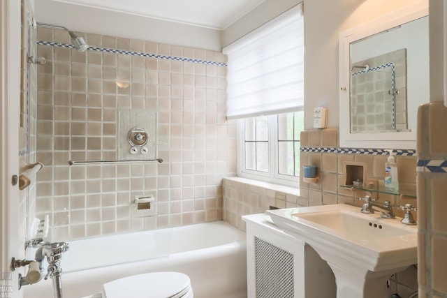 257 Ridge Rd, Grosse Pointe Farms, MI 48236 - bathroom featuring a tub to relax in, toilet, and tile walls