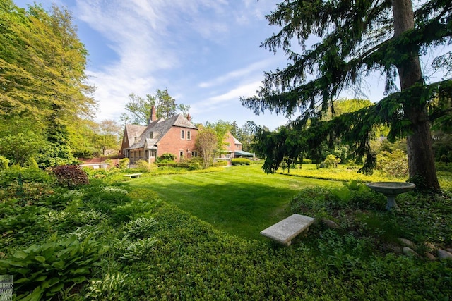 257 Ridge Rd, Grosse Pointe Farms, MI 48236 - view of green lawn
