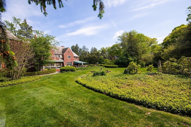 257 Ridge Rd, Grosse Pointe Farms, MI 48236 - view of grassy yard