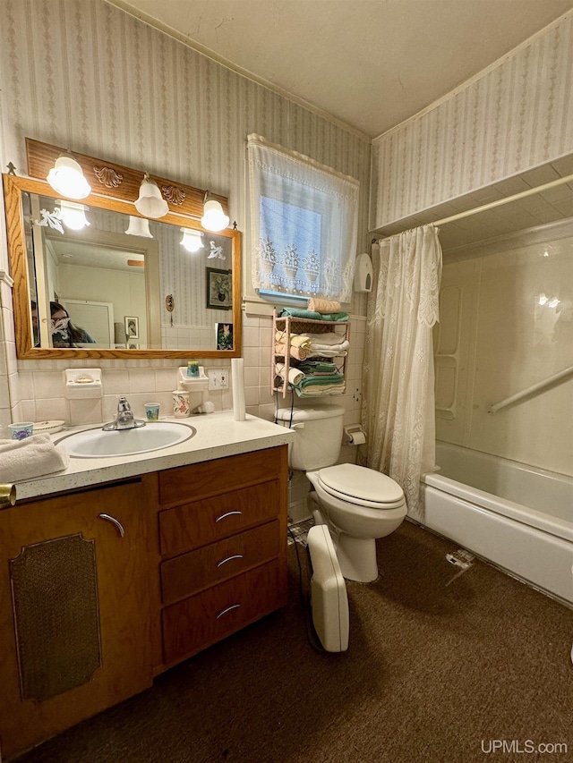 7848 Cole St, Rapid River, MI 49878 - full bath featuring wallpapered walls, toilet, vanity, shower / bath combination with curtain, and tile walls