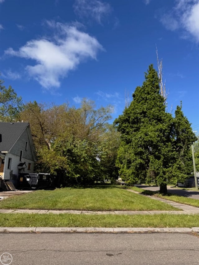 395 Chalmers St, Detroit, MI 48215