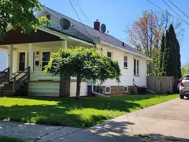 2515 Cooper St, Saginaw, MI 48602 - view of front facade featuring a porch