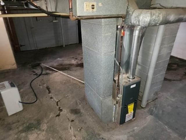 2515 Cooper St, Saginaw, MI 48602 - utilities with heating unit