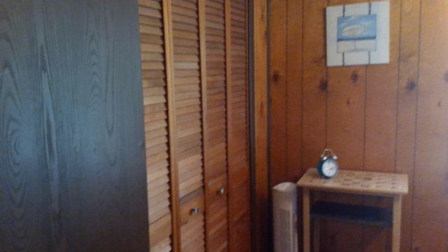 4158 Scott Ct, Gladwin, MI 48624 - detailed view of wooden walls
