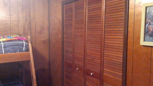 4158 Scott Ct, Gladwin, MI 48624 - detailed view of wooden walls