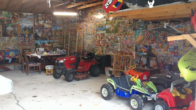 4158 Scott Ct, Gladwin, MI 48624 - garage with a workshop area