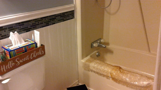 4158 Scott Ct, Gladwin, MI 48624 - full bath featuring shower / bathtub combination